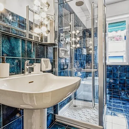 1 Bedroom Gorgeous In *